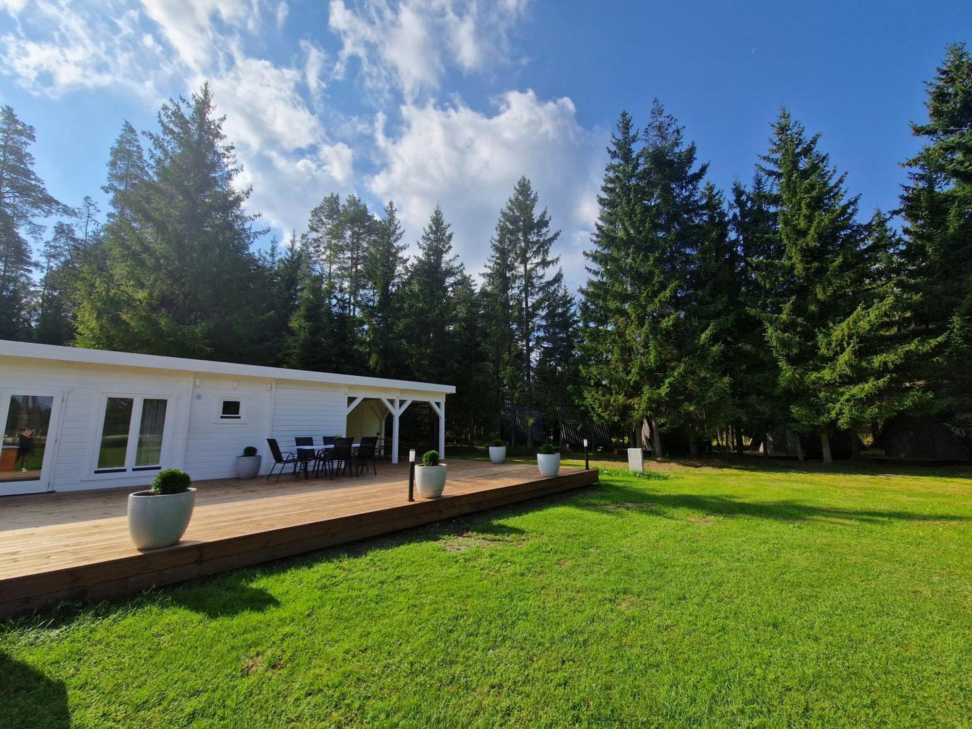 Liivakortsi Kaemping Hotel Romeda Buitenkant foto